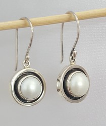 pearl earrings SilverStone